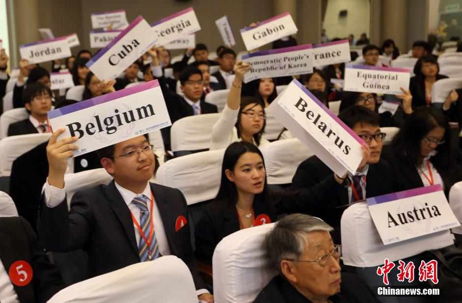 【中国新闻网】500名青年外交官齐聚南京 模拟联合国大会2014